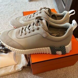 Hermes Bouncing Sneaker women’s size 40, beige + teal. Like new